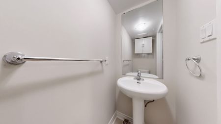 For Lease - 151 Amulet Crescent, Richmond Hill, Ontario - Photo 2