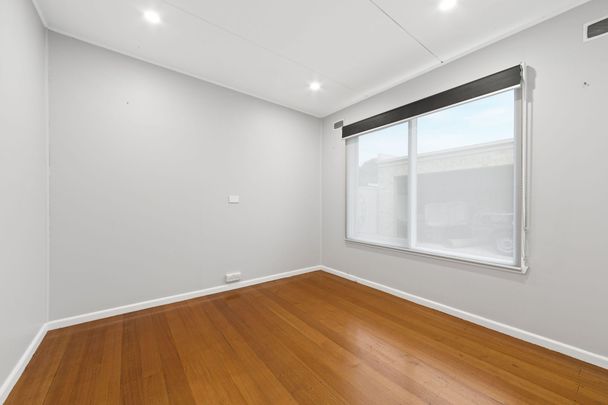 Renovated 3-Bedroom Home in Prime St Albans Location! - Photo 1