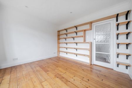 4 bedroom semi-detached house to rent - Photo 2