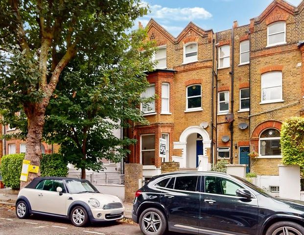 3 bedroom flat to rent - Photo 1