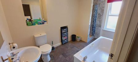 1 bedroom in a house share to rent - Photo 5