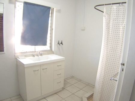 Small Studio Apartment - Photo 3