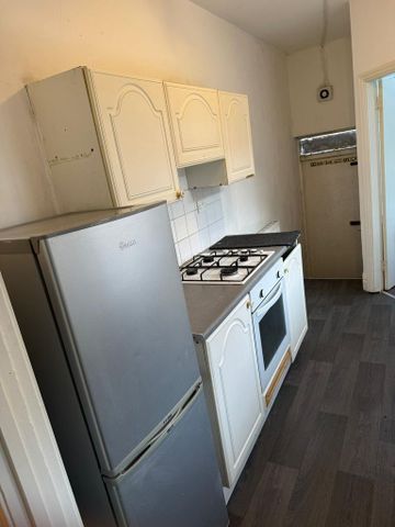 3 bedroom flat to rent - Photo 5