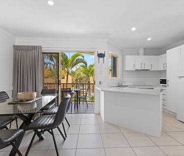 Modern Fully Furnished Two Level Townhouse - Photo 4