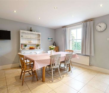 Attractive detached five bedroom period family house with delightfu... - Photo 1