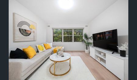 Modern 3-Bedroom Apartment for Rent - Photo 2