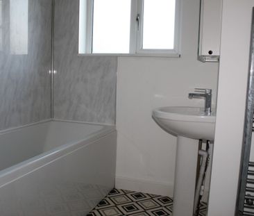 2 bed Cottage - To Let - Photo 5