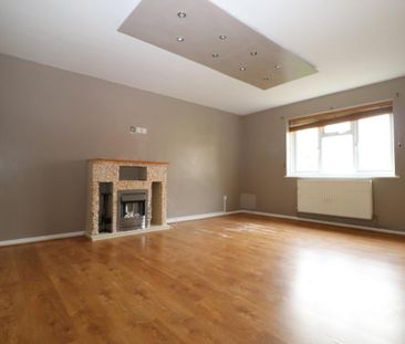 3 bedroom flat to rent - Photo 1