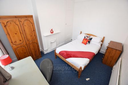 1 bedroom in a house share to rent - Photo 2