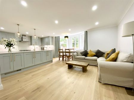 3 Bedroom - Photo 3