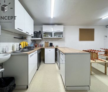 Dom pod działalność usługową - Wynajem - Zdjęcie 2