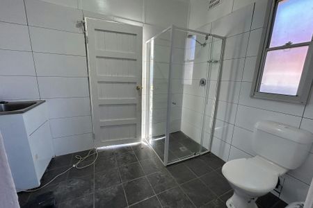 Three Bedroom Family Home! - Photo 5