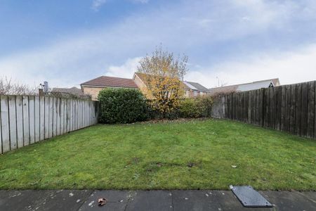 4 bedroom detached house to rent - Photo 2