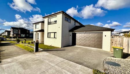 Luxurious Family Home - Photo 3