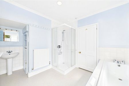 Reading Road, Pangbourne, Reading, Berkshire, RG8 - Photo 2