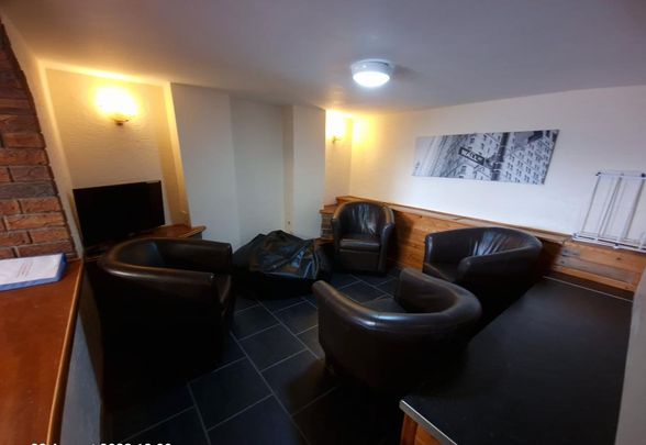 6 bedroom house to rent - Photo 1