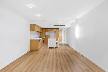 “Ground Floor Luxury!” - Photo 5