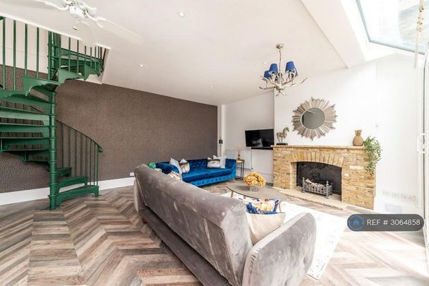 2 bedroom terraced house to rent - Photo 1