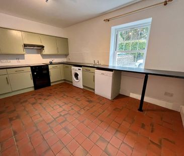 4 bedroom semi-detached house to rent - Photo 6