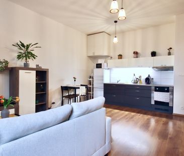 PRENAJATÉ: Moderný klimatizovaný ateliér 40 m2 s balkónom, Vrakuňa,... – Fotografia 1