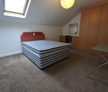 3 bedroom flat to rent - Photo 4