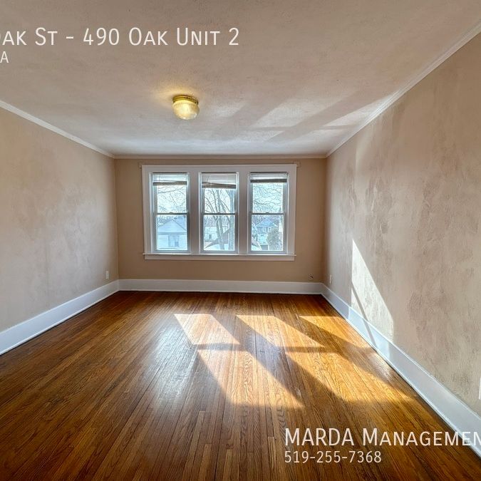 SPACIOUS 1-BEDROOM/1-BATH APARTMENT ON SECOND FLOOR-ALL UTILITIES INCL - Photo 1