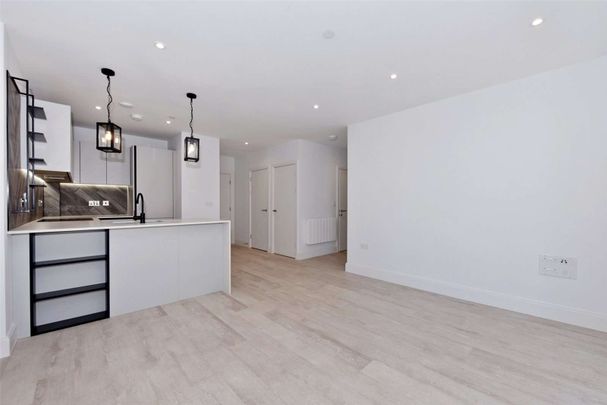 A modern and unfurnished two bedroom apartment in the Horlicks Quarter by Berkeley Homes development in Slough. - Photo 1