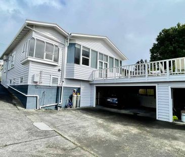 Lovely& Spacious 3 Bedroom House in Mt Albert - Photo 5