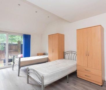 4 bedroom terraced house to rent - Photo 2