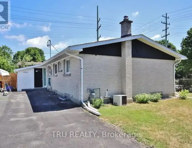 B - 2555 IRIS STREET | B - 2555 IRIS STREET, Ottawa - Photo 1