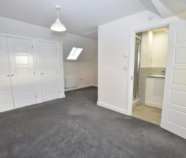 4 bedroom semi-detached house to rent - Photo 4