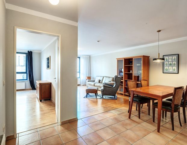 Temporary living in top location in the university district - Photo 1