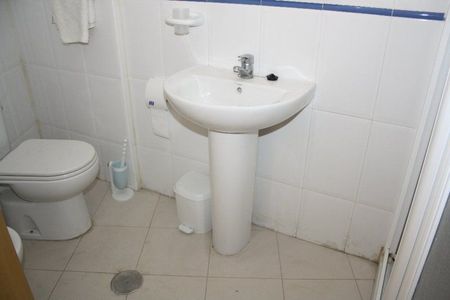 Middle Floor Apartment in Estepona - Photo 5