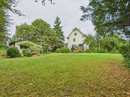 Living in the light: Exclusive single-family home in Reinach, canton of BL - Photo 2