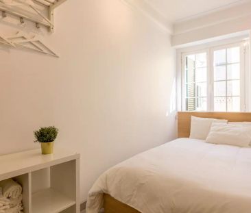 Room in a shared 7-bedroom apartment for rent in Lisbon, professionals and students only. - Foto 5
