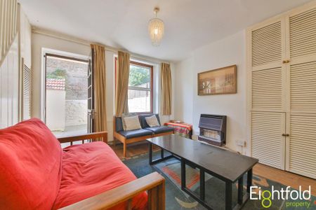 3 bedroom terraced house to rent - Photo 4