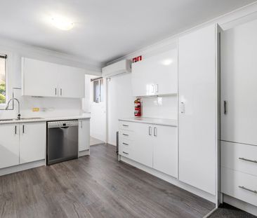 Flynn's Beach Apartment - Photo 3