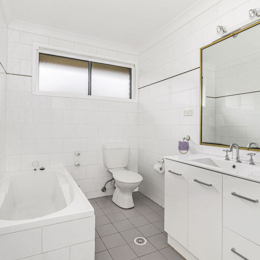 Large 3 bedroom home - Photo 2