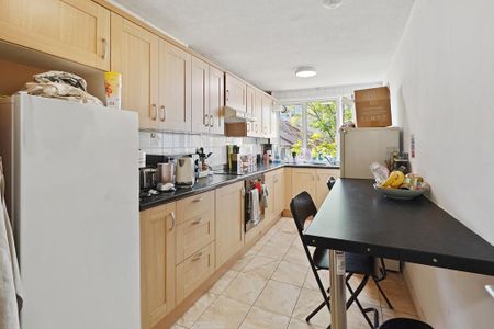 5 bedroom flat to rent - Photo 4