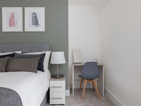 Burnell Avenue Room 5 - Photo 3