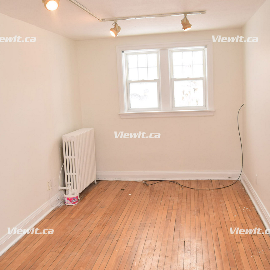 Bright 1 Bedroom Apartment - Photo 1