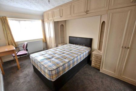 5 bedroom semi-detached house to rent - Photo 5