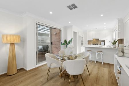 Townhouse living with alfresco appeal - Garden maintenance included - Photo 4