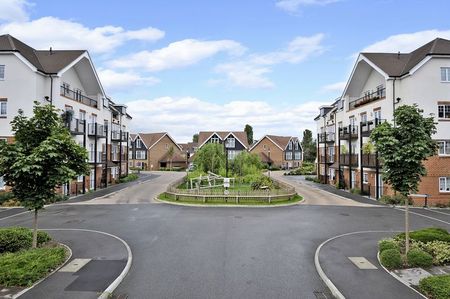 Catteshall Road, Godalming, Surrey, GU7 - Photo 3
