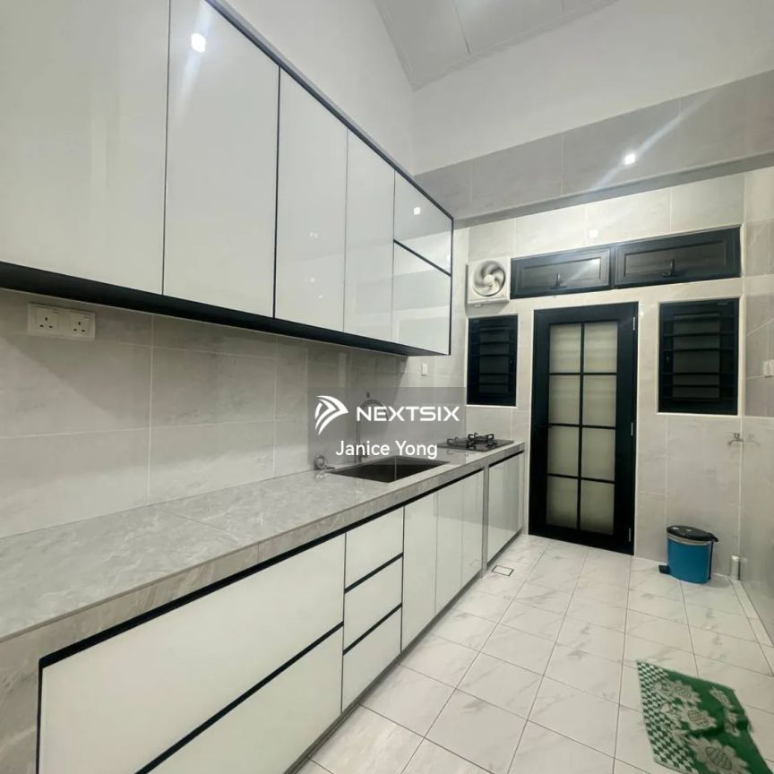 Bandar Baru Permas Jaya - Photo 1