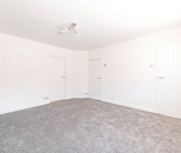 3 bedroom end of terrace house to rent - Photo 2