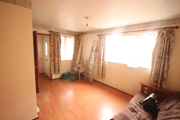 Aldenham Drive, Uxbridge, UB8 - Photo 1