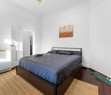 ROOM RENTAL: Large fully furnished rooms with bills included - Photo 3