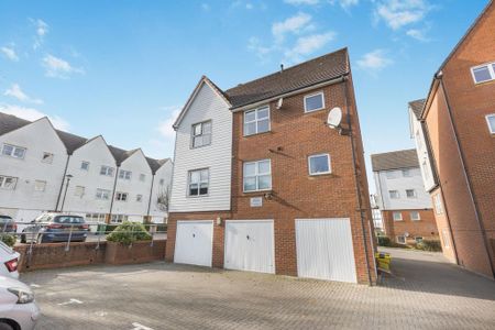 1 bedroom in a house share to rent - Photo 5