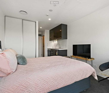 Fully furnished Studio unit with Free Gym & Pool - Photo 5